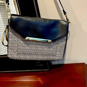 Stella & Dot Black Graphic Purse -NICE!!!!!!